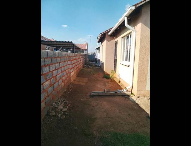 2 BEDROOM HOUSE FOR SALE IN WINDMILL PARK EXT